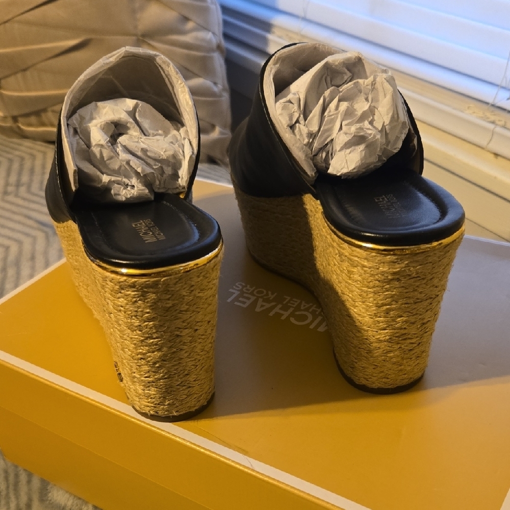 Michael Kors Black Leather Women's Wedges  🖤   SIZE 10 - Picture 7 of 11